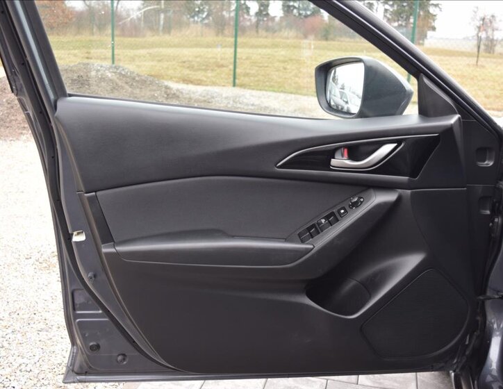 Mazda 3 Sedan / Limuzína 1,5 l 74 kw