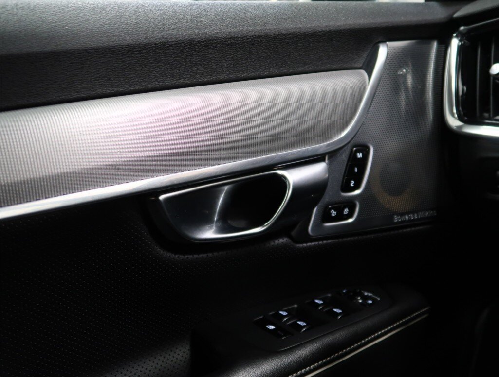 Volvo S90 Sedan / Limuzína 2,0 l 235 kw