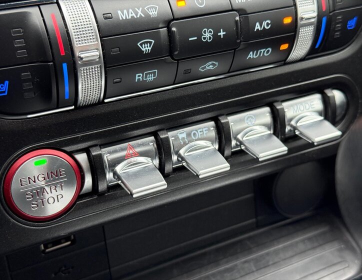 Ford Mustang Kupé 5,0 l 338 kw