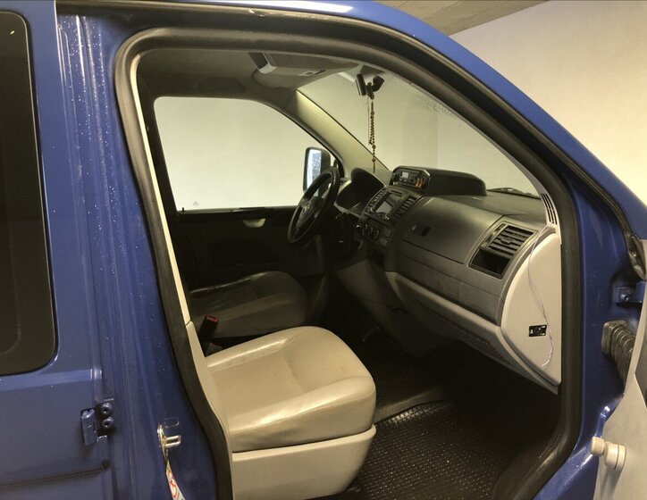 Volkswagen Transporter 9