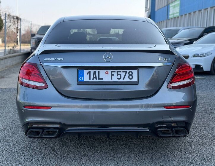 Mercedes-Benz Třídy E Sedan / Limuzína 4,0 l 420 kw