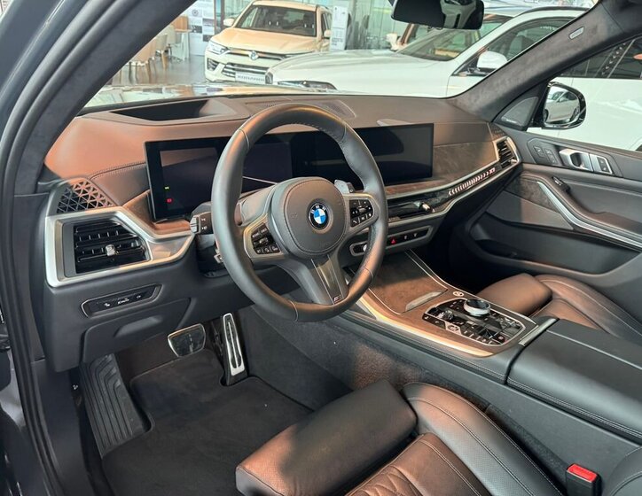 BMW X7 SUV / Terénní 3,0 l 250 kw