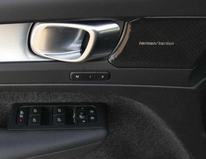 Volvo XC40 SUV / Terénní 2,0 l 120 kw