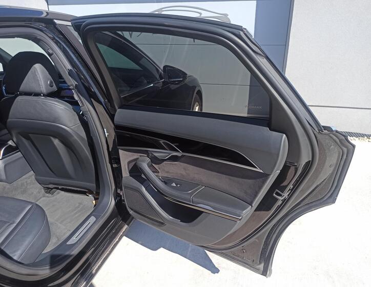 Audi A8 26