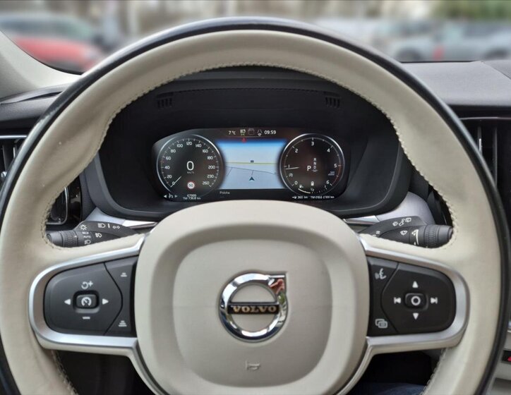 Volvo XC60 SUV / Terénní 2,0 l 145 kw