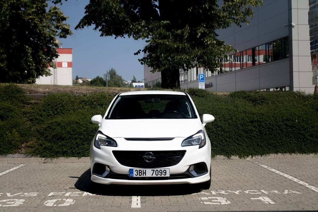 Opel Corsa Hatchback 1,6 l 152 kw