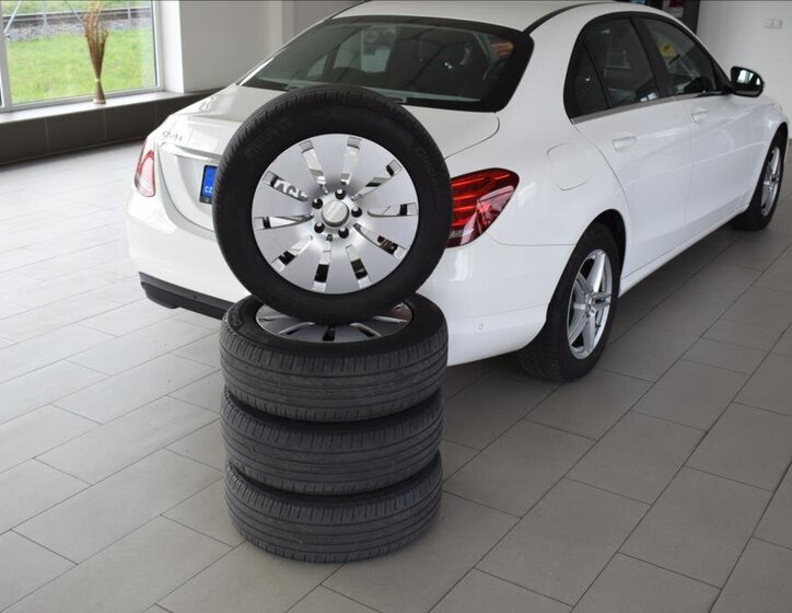 Mercedes-Benz Třídy C Sedan / Limuzína 2,1 l 125 kw