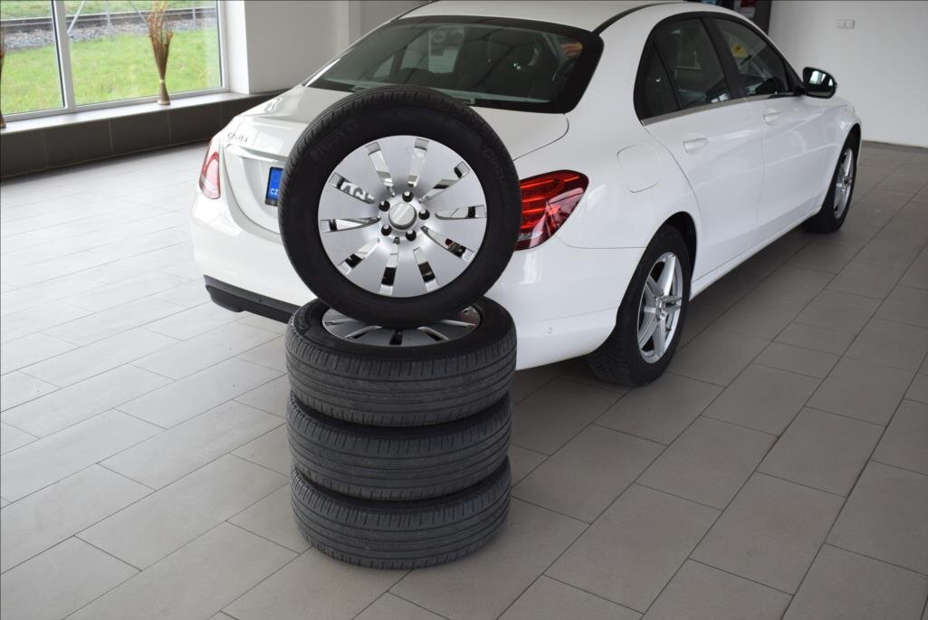 Mercedes-Benz Třídy C Sedan / Limuzína 2,1 l 125 kw