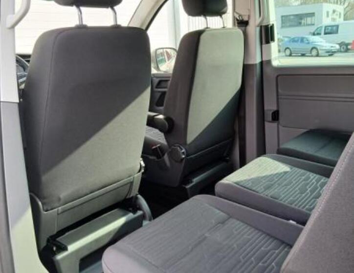 Volkswagen Caravelle 12