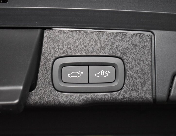 Volvo XC60 SUV / Terénní 2,0 l 184 kw