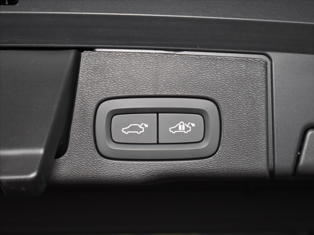 Volvo XC60 SUV / Terénní 2,0 l 184 kw