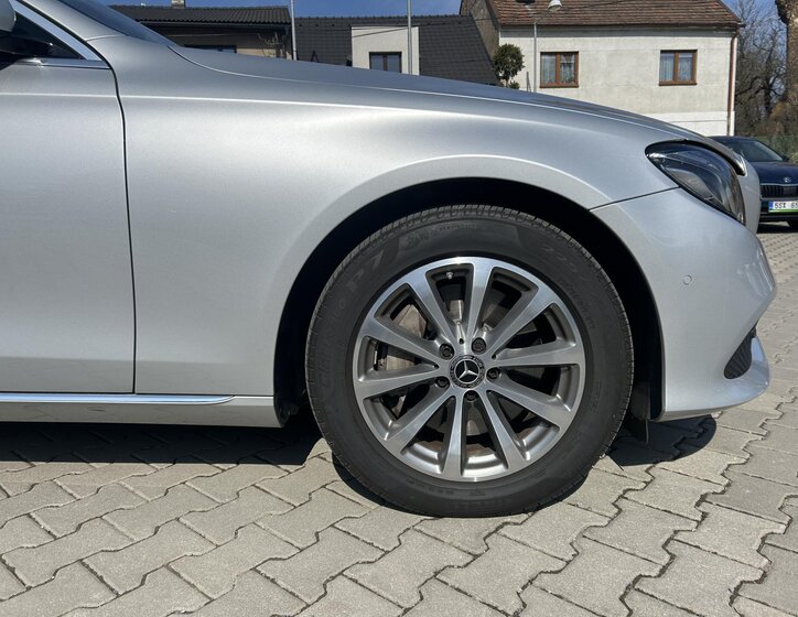 Mercedes-Benz Třídy E Sedan / Limuzína 3,0 l 190 kw
