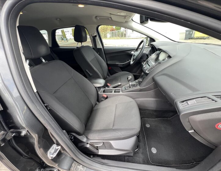 Ford Focus Kombi 999,0 92 kw