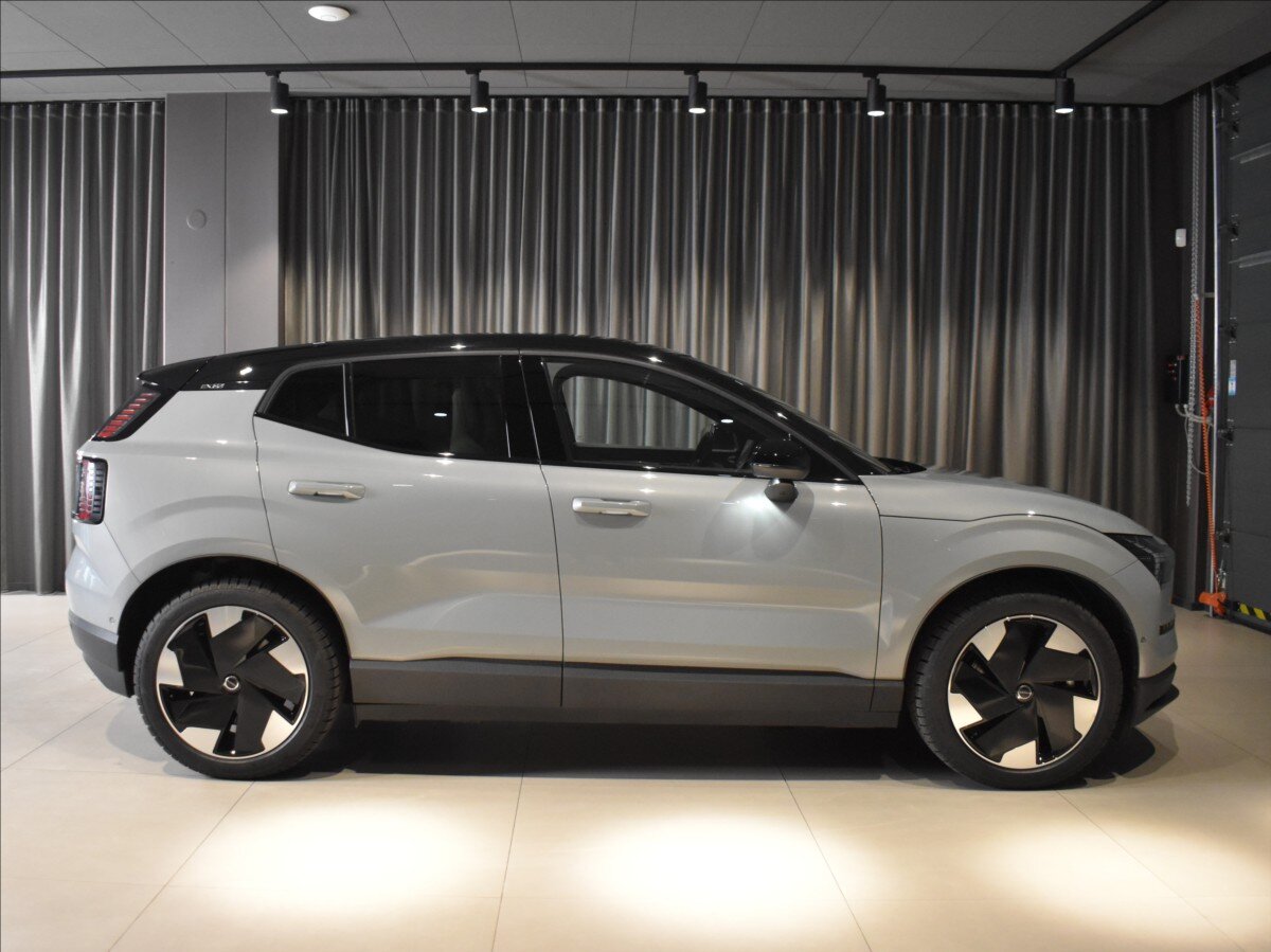 Volvo EX30 SUV / Terénní 0,0 315 kw