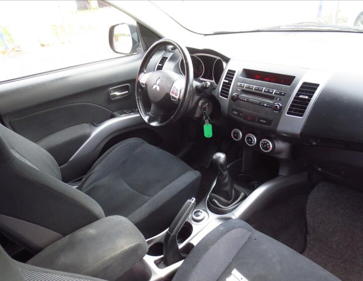 Mitsubishi Outlander SUV / Terénní 2,4 l 125 kw