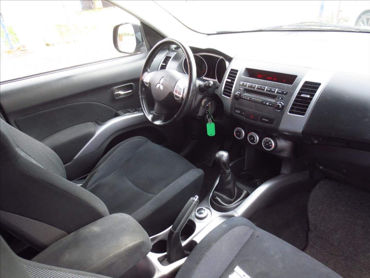 Mitsubishi Outlander SUV / Terénní 2,4 l 125 kw