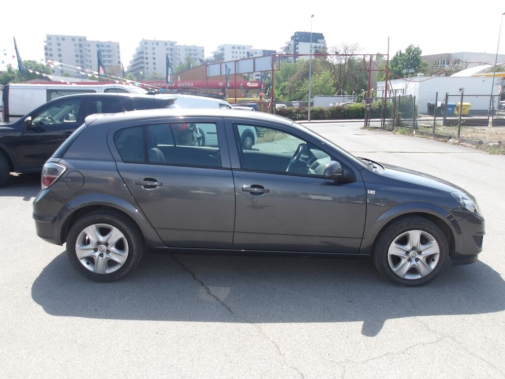 Opel Astra Hatchback 1,4 l 66 kw
