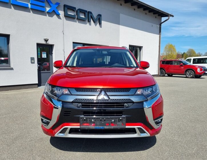Mitsubishi Outlander SUV / Terénní 2,4 l 165 kw