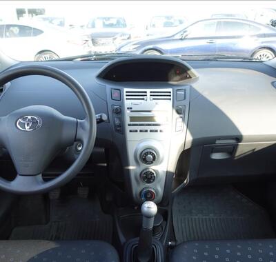 Toyota Yaris 9