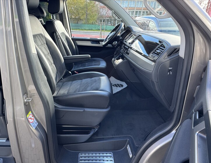Volkswagen Multivan 12