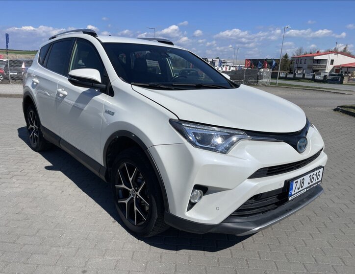 Toyota RAV4 SUV / Terénní 2,5 l 145 kw