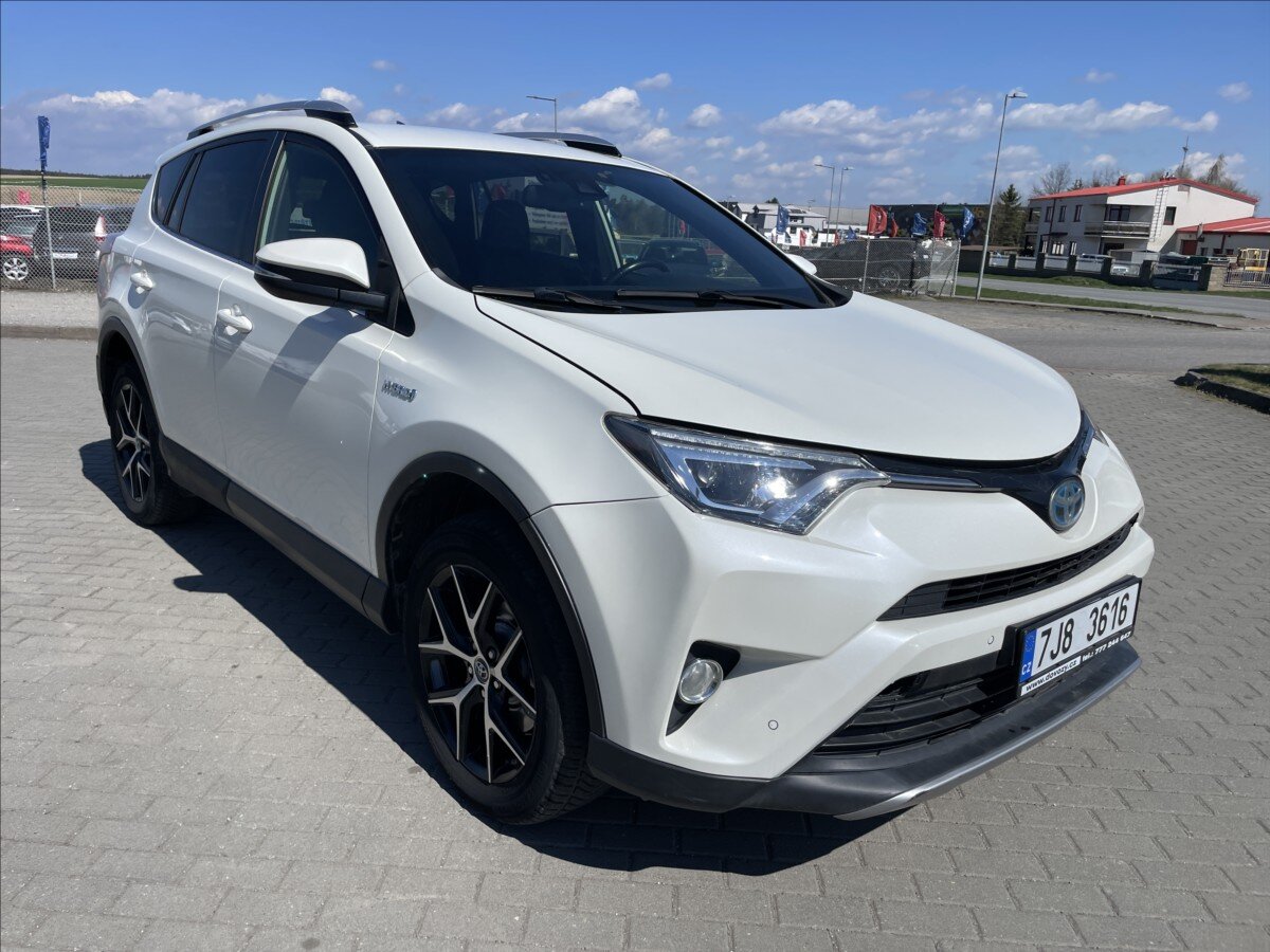 Toyota RAV4 SUV / Terénní 2,5 l 145 kw
