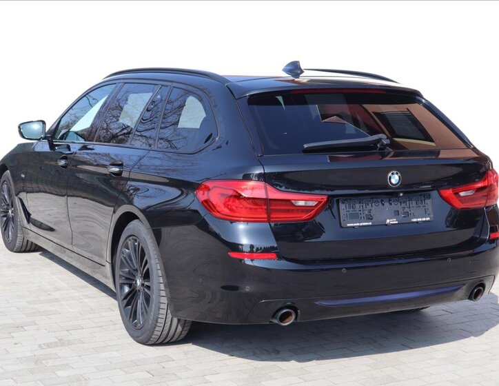 BMW Řada 5 Kombi 3,0 l 195 kw