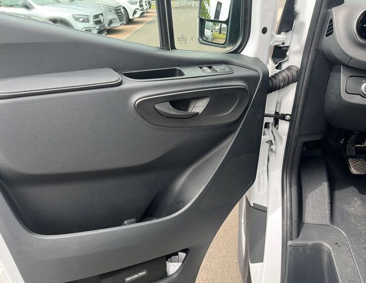 Mercedes-Benz Sprinter 13