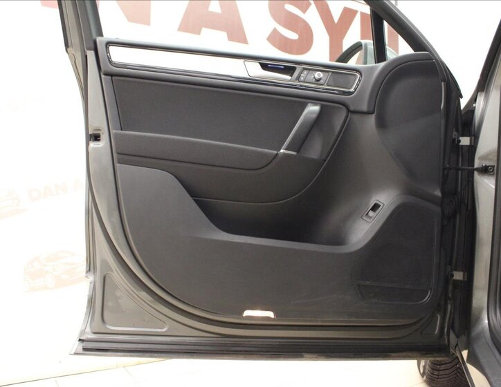 Volkswagen Touareg 9