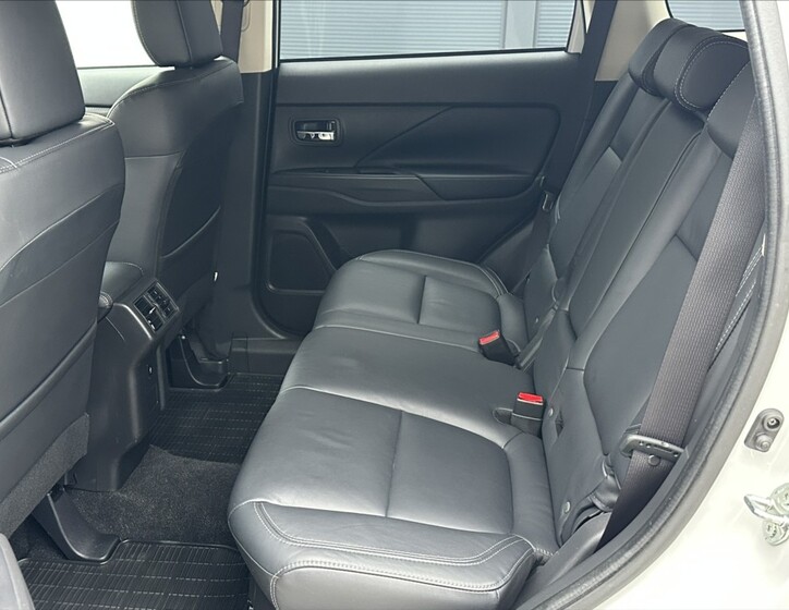 Mitsubishi Outlander 13