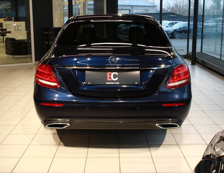 Mercedes-Benz Třídy E Sedan / Limuzína 1,6 l 118 kw