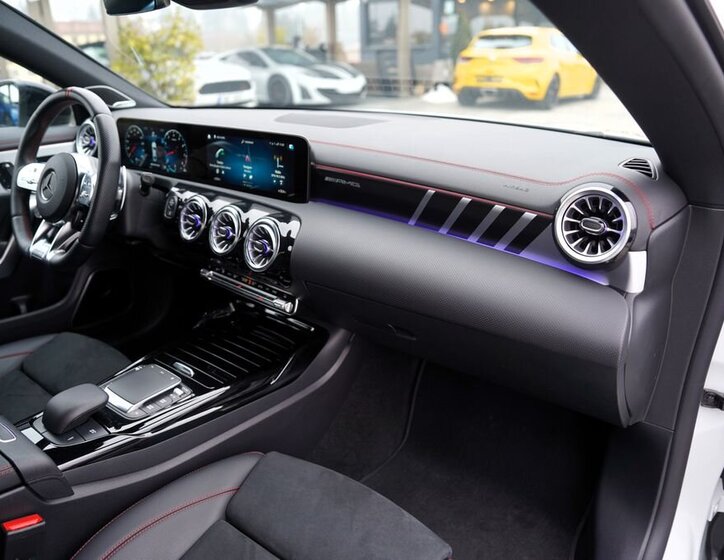 Mercedes-Benz CLA Sedan 2,0 l 340 kw