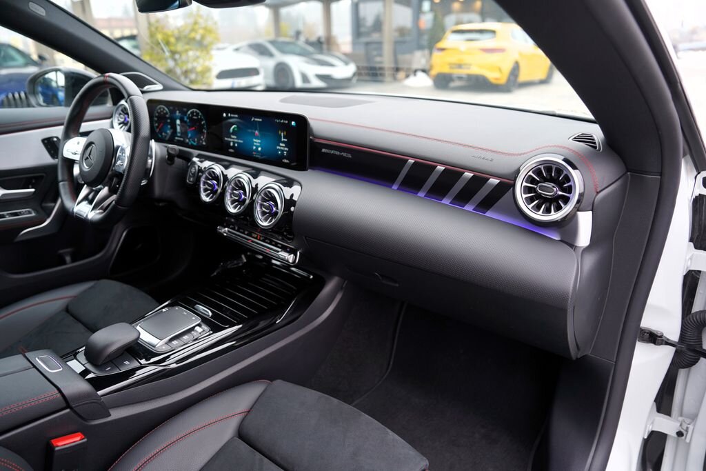 Mercedes-Benz CLA Sedan 2,0 l 340 kw