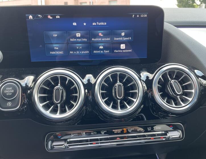 Mercedes-Benz GLA 12