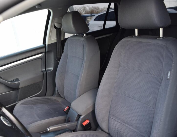 Volkswagen Golf Kombi 1,6 l 75 kw