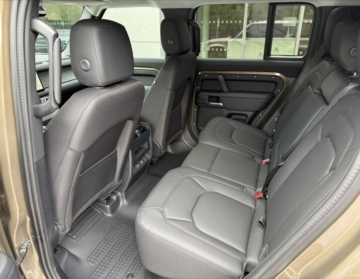 Land Rover Defender SUV / Terénní 3,0 l 147 kw