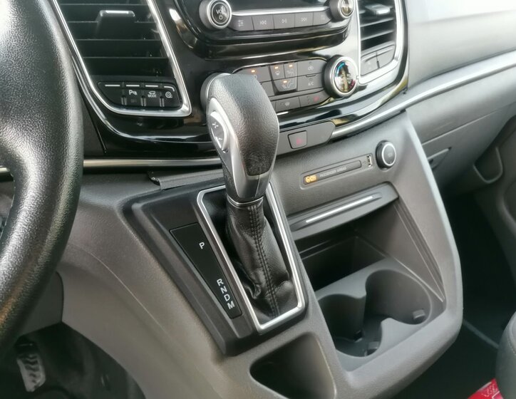 Ford Tourneo Custom 11