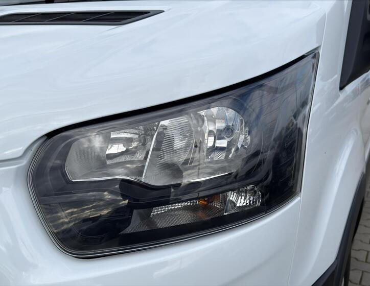Ford Transit 9