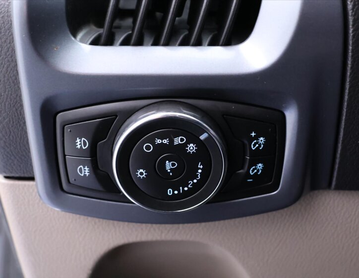 Ford Tourneo Custom 17