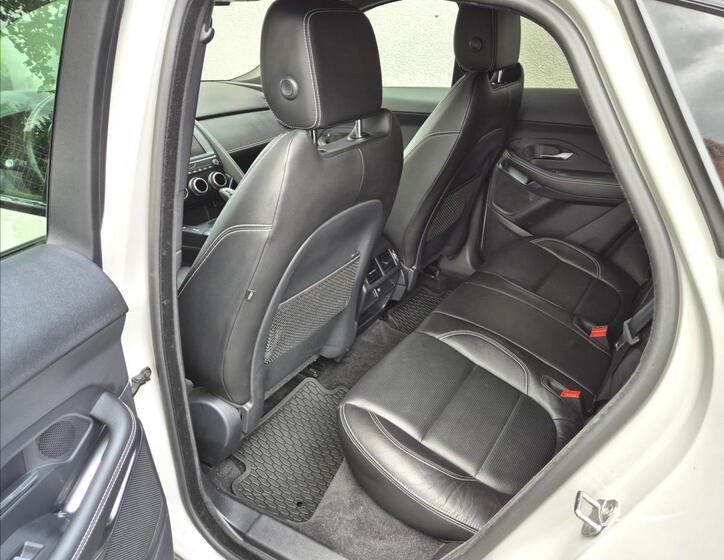 Jaguar E-Pace 16