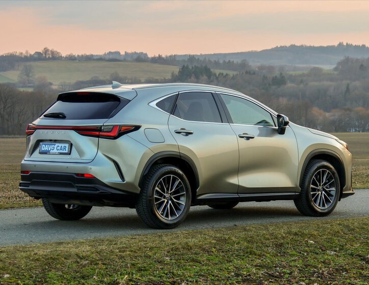 Lexus NX 450h plus SUV / Terénní 2,5 l 136 kw