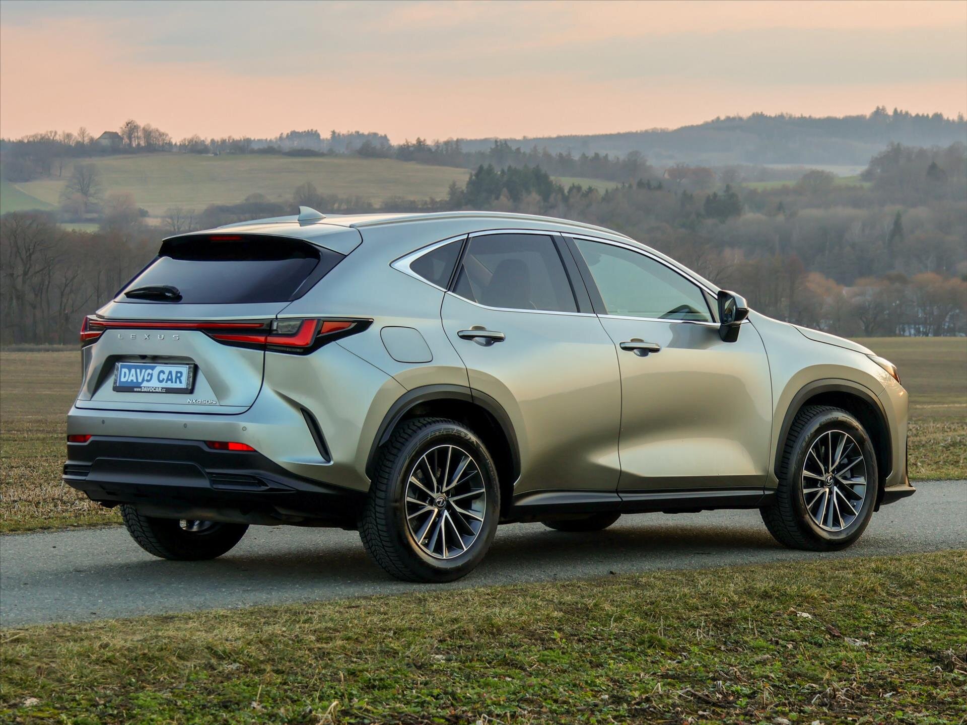 Lexus NX 450h plus SUV / Terénní 2,5 l 136 kw