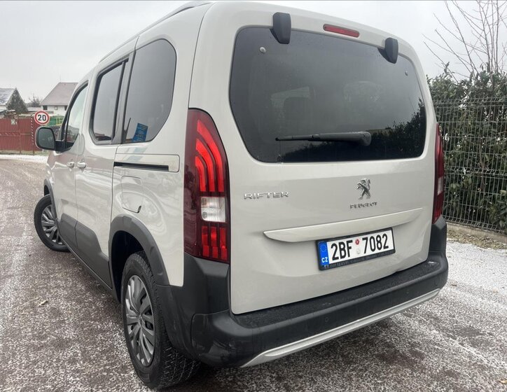 Peugeot Rifter 43