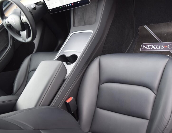 Tesla Model Y SUV / Terénní 0,0 378 kw