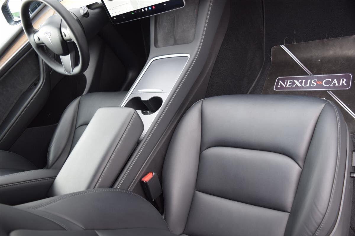 Tesla Model Y SUV / Terénní 0,0 378 kw