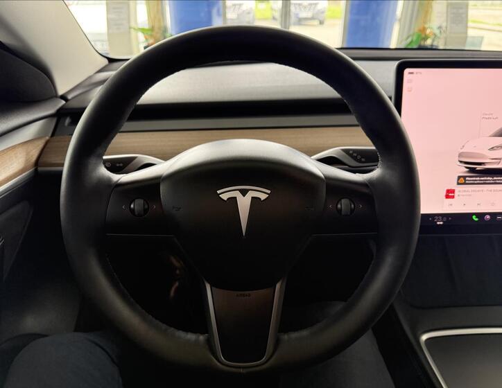 Tesla Model 3 11