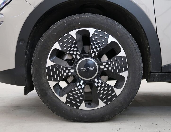 Fiat 600 Hatchback 1,2 l 100 kw