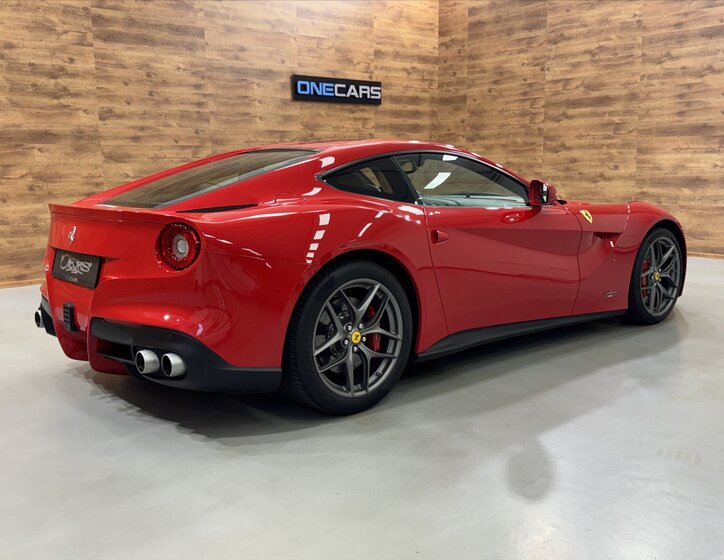 Ferrari F12 Berlinetta Kupé 6,3 l 541 kw