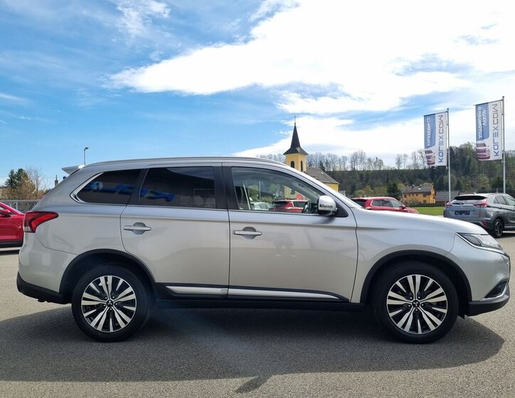 Mitsubishi Outlander SUV / Terénní 2,0 l 110 kw