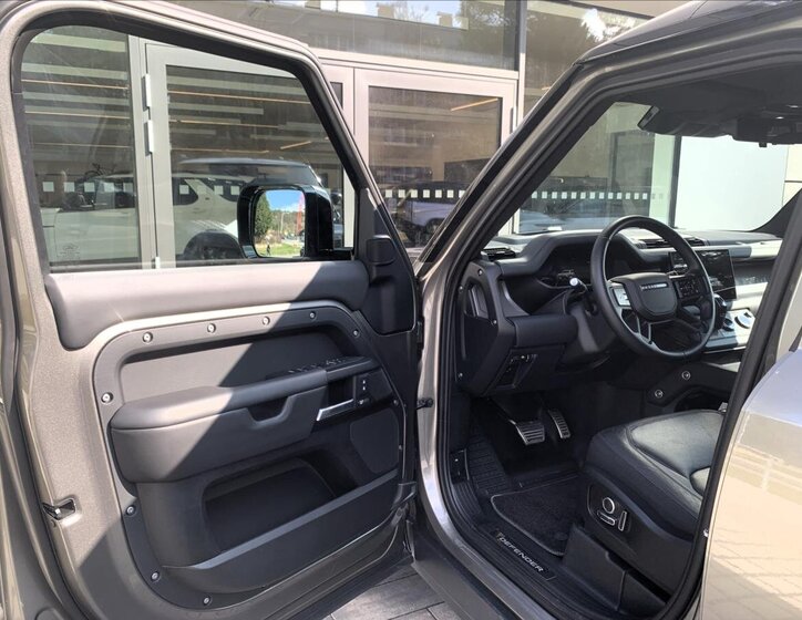 Land Rover Defender SUV 3,0 l 221 kw
